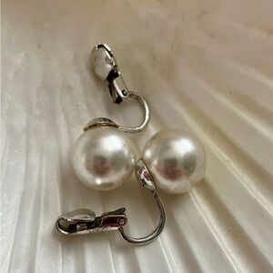 Vintage Silver setting White Pearl Clip-On Earrings, each pearl is 0.5 inch.